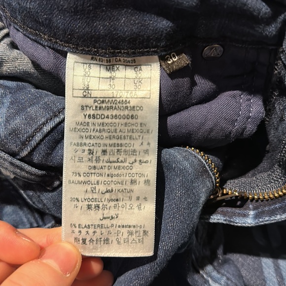 Men’s GUESS All-Over Print Stretch Skinny Jeans - Picture 6 of 9